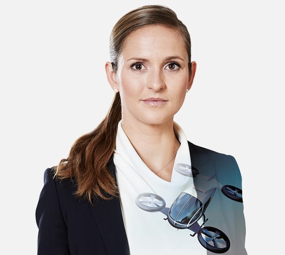 Porträt einer Frau, überlagert von einem Flugtaxi